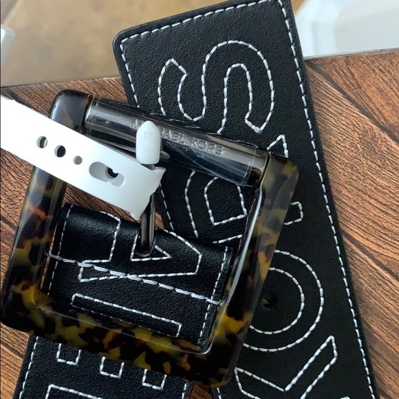 MICHAEL KORS Logo Stitched Leather Belt - Picture 2 of 5